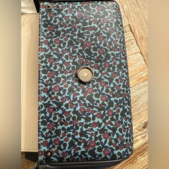 Coach Reversible - Picture 13 of 17